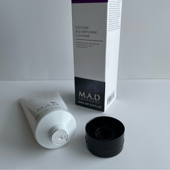 M.A.D. skincare glycolic age defusing cleanser 6.75 fl oz new with seal and box - Picture 5 of 6